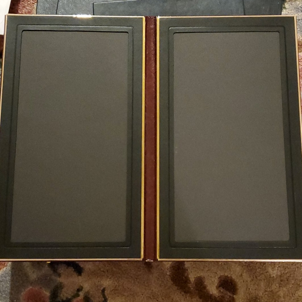 Album/Folio - Picture 2 of 6